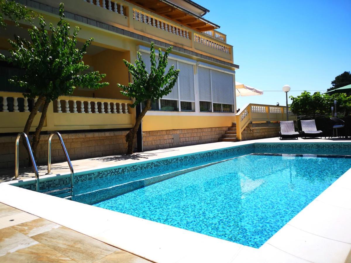 Apartments With A Swimming Pool Banjol, Rab - 11382 מראה חיצוני תמונה