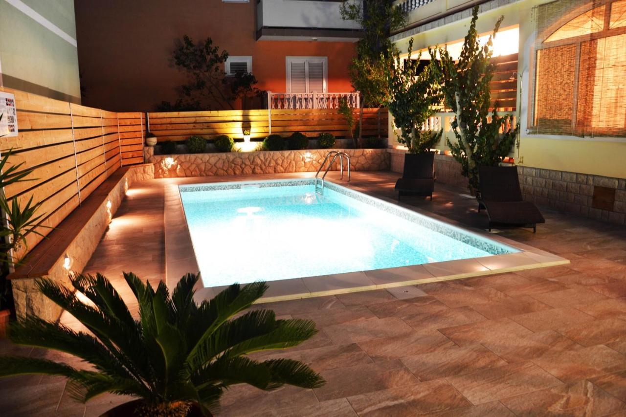 Apartments With A Swimming Pool Banjol, Rab - 11382 מראה חיצוני תמונה