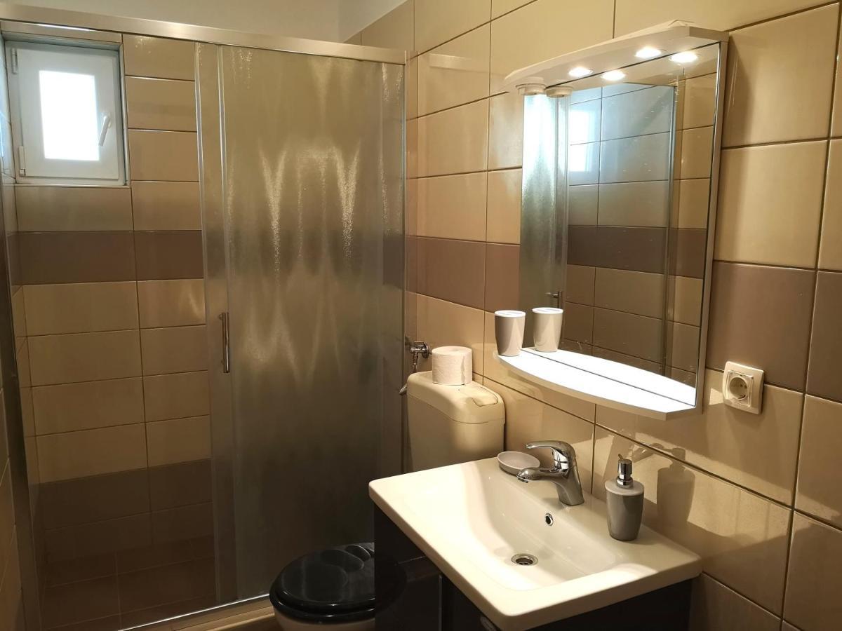 Apartments With A Swimming Pool Banjol, Rab - 11382 מראה חיצוני תמונה