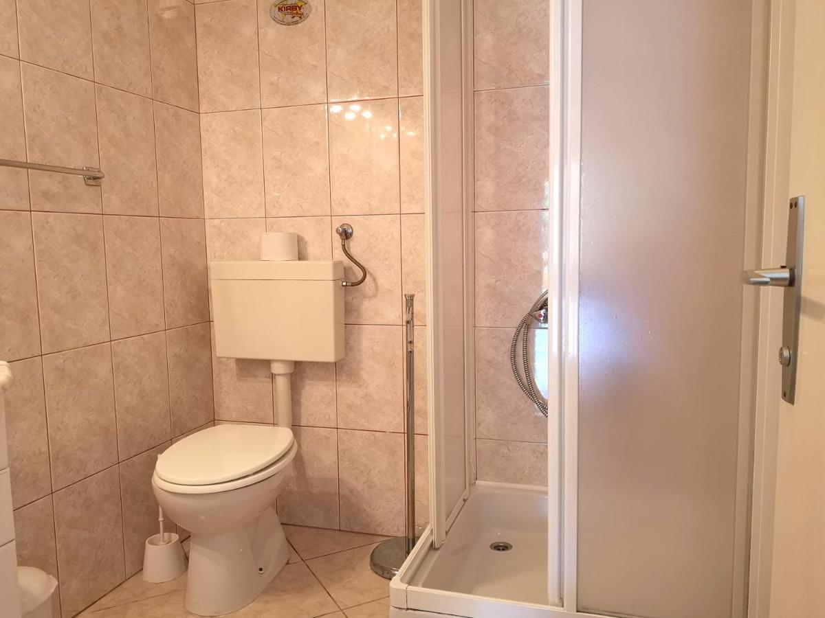 Apartments With A Swimming Pool Banjol, Rab - 11382 מראה חיצוני תמונה