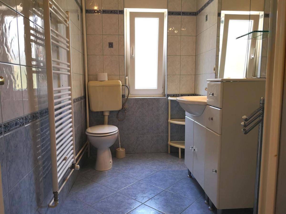 Apartments With A Swimming Pool Banjol, Rab - 11382 מראה חיצוני תמונה