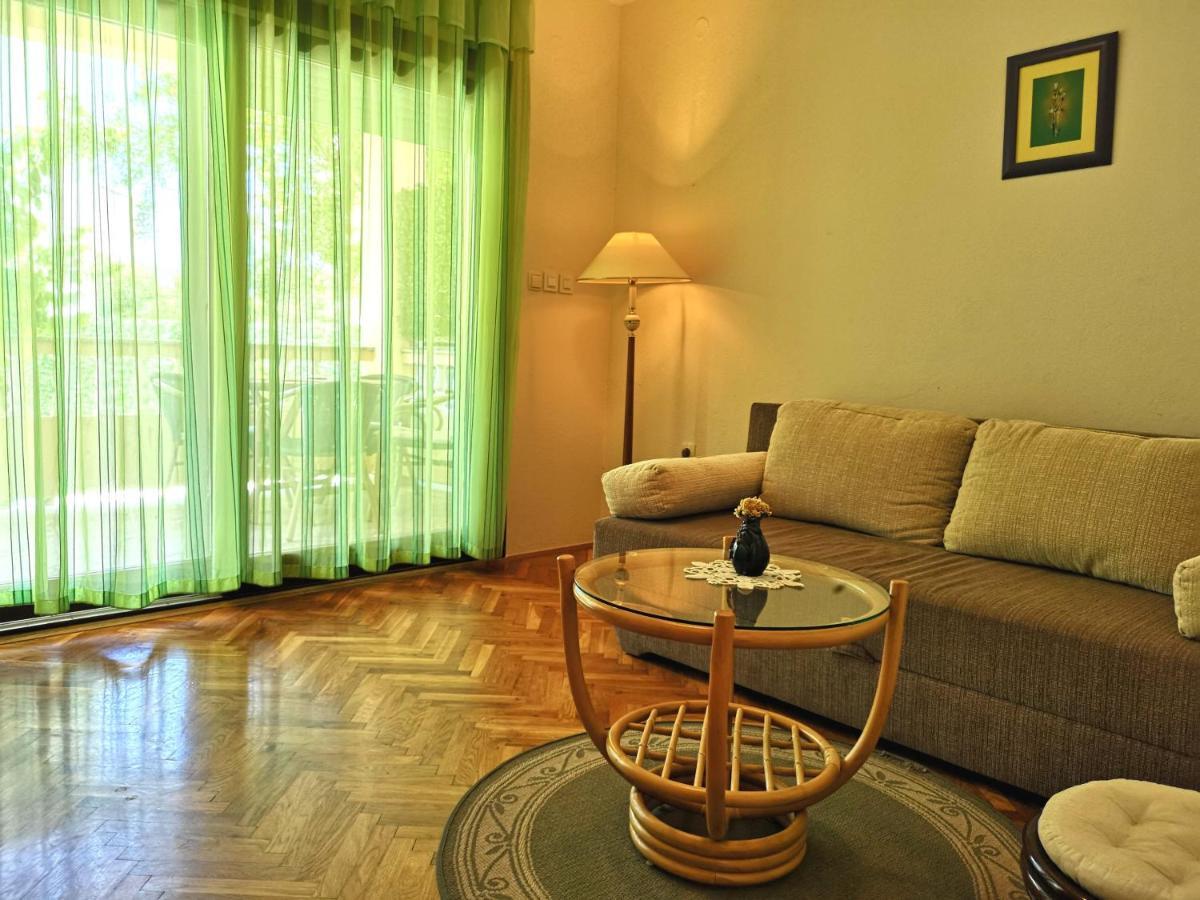 Apartments With A Swimming Pool Banjol, Rab - 11382 מראה חיצוני תמונה